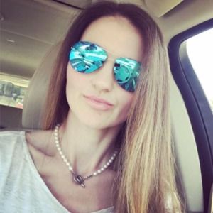 Meet your Posher, Adrienne